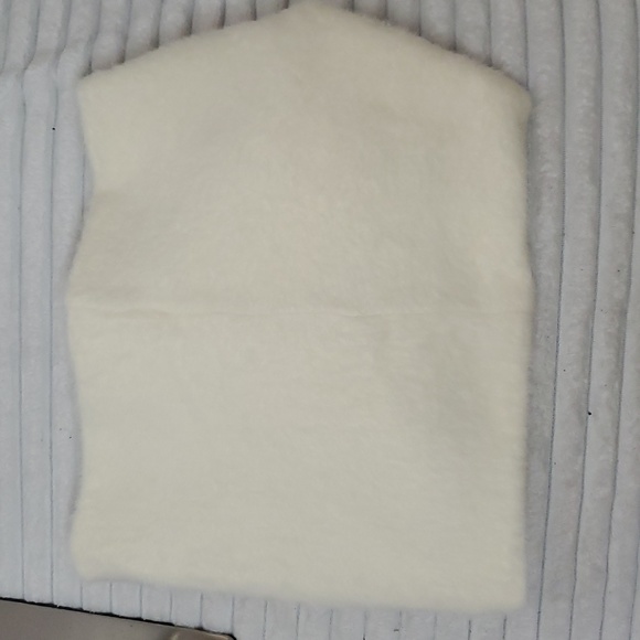 KARL LAGERFELD White Infinity Scarf - Picture 7 of 7